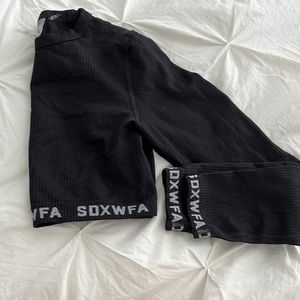 Sarah’s Day x white Fox boutique active black long sleeve top